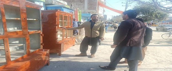 درېیمې ناحیې امر انجینر فرهاد دوراني په مشرۍ امنیتي منسوبینو سره په ګډه په یاده ناحیه کې افغانیو ترویج نرخونو کنټرول او پلو لارو د خلاصون په موخه کمپاین ترسره کړ