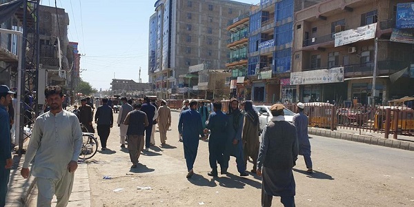 جلا اباد ښاروالۍ ښاري نظم ګډ کمېسیون له خوا د ګڼې ګوڼې کمولو او ښاري نظم راوستو لپاره د لغمان هډې، تالاشۍ څلور لارې او چپرهار زړې هډې د سړک غاړو تختونه لرې کړای شول.