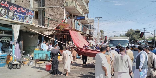 د جلال اباد ښاروالۍ د مارکيټونو تنظيم امريت له خوا په ورځني ډول د ښار په بېلابېلو ساحو کې د ښار پاکولو په موخه د عمومي جادو او پلو لارو د خلاصون کمپاين ترسره کېږي