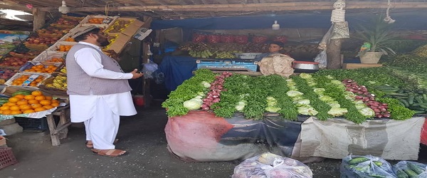 جلال اباد ښاروالۍ نهمې ناحيې امر ضياءالله ناصري په مشرۍ د يادې ناحيې اړوند نرخونو کنټرول او نرخامو تطبيق