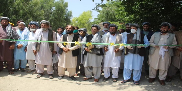 جلال اباد ښار اتمه ناحیه کې د لس ميليونه او څه د پاڅه څلور سوه زره افغانیو په لګښت د څو پرمختیایي پروژو د چارو پرانسته وشوه